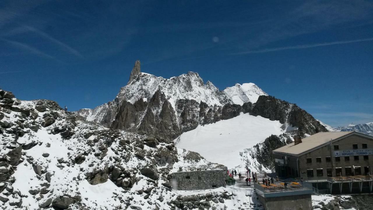 Chez Soi Taverna Alloggio A Courmayeur Διαμέρισμα Εξωτερικό φωτογραφία